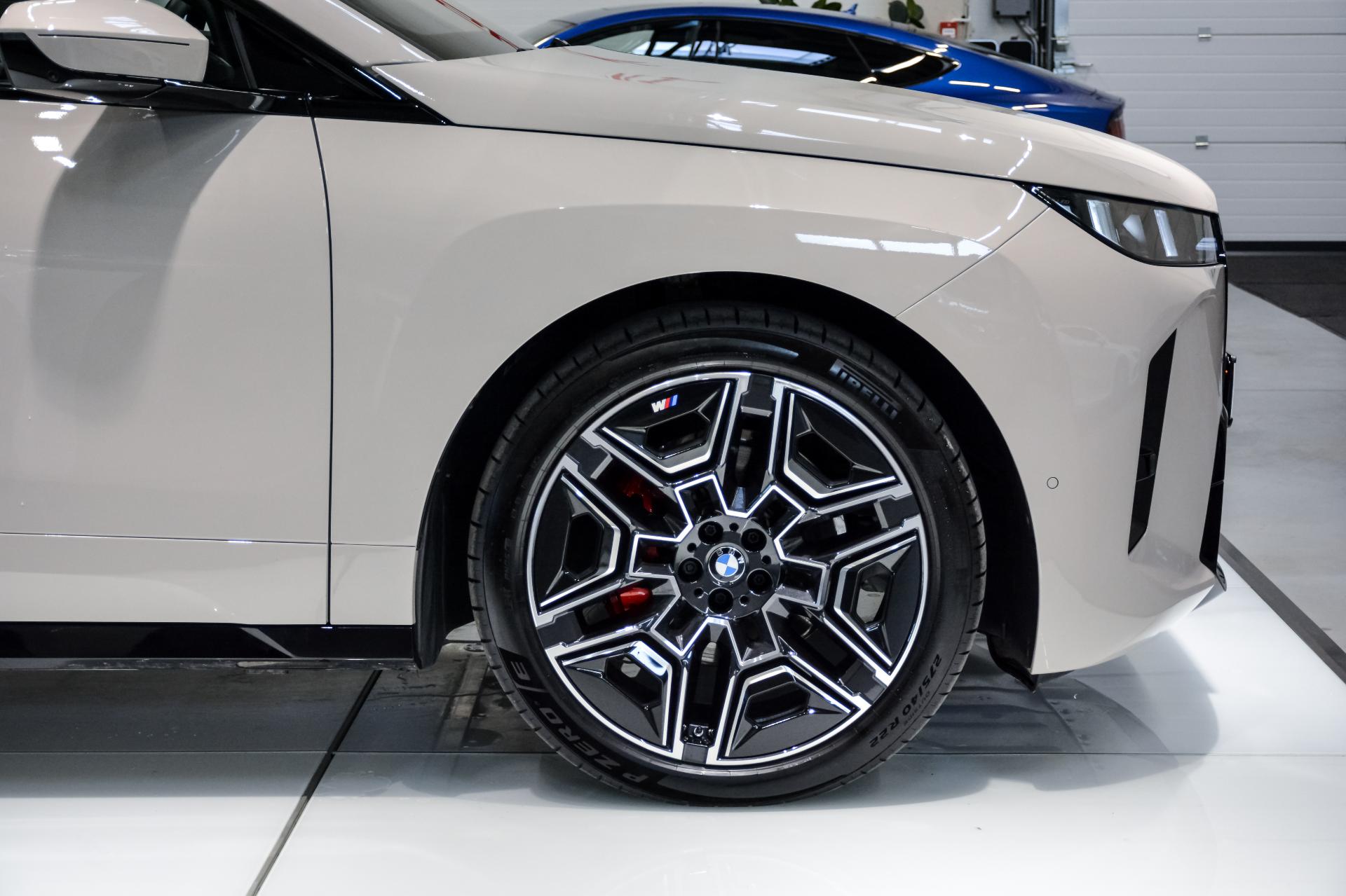 BMW iX xDrive 45 M Sport Pro pakett 300kW