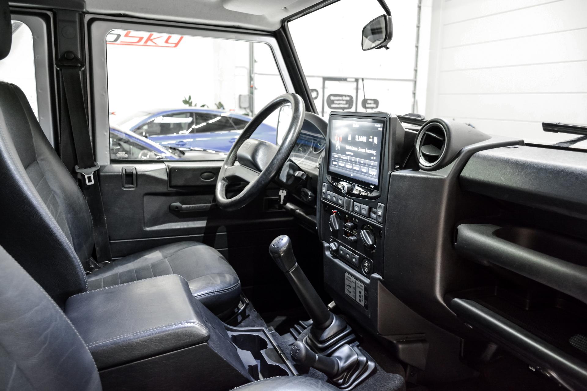 Land Rover Defender RAW Edition 1/150 N1 2.4 118kW