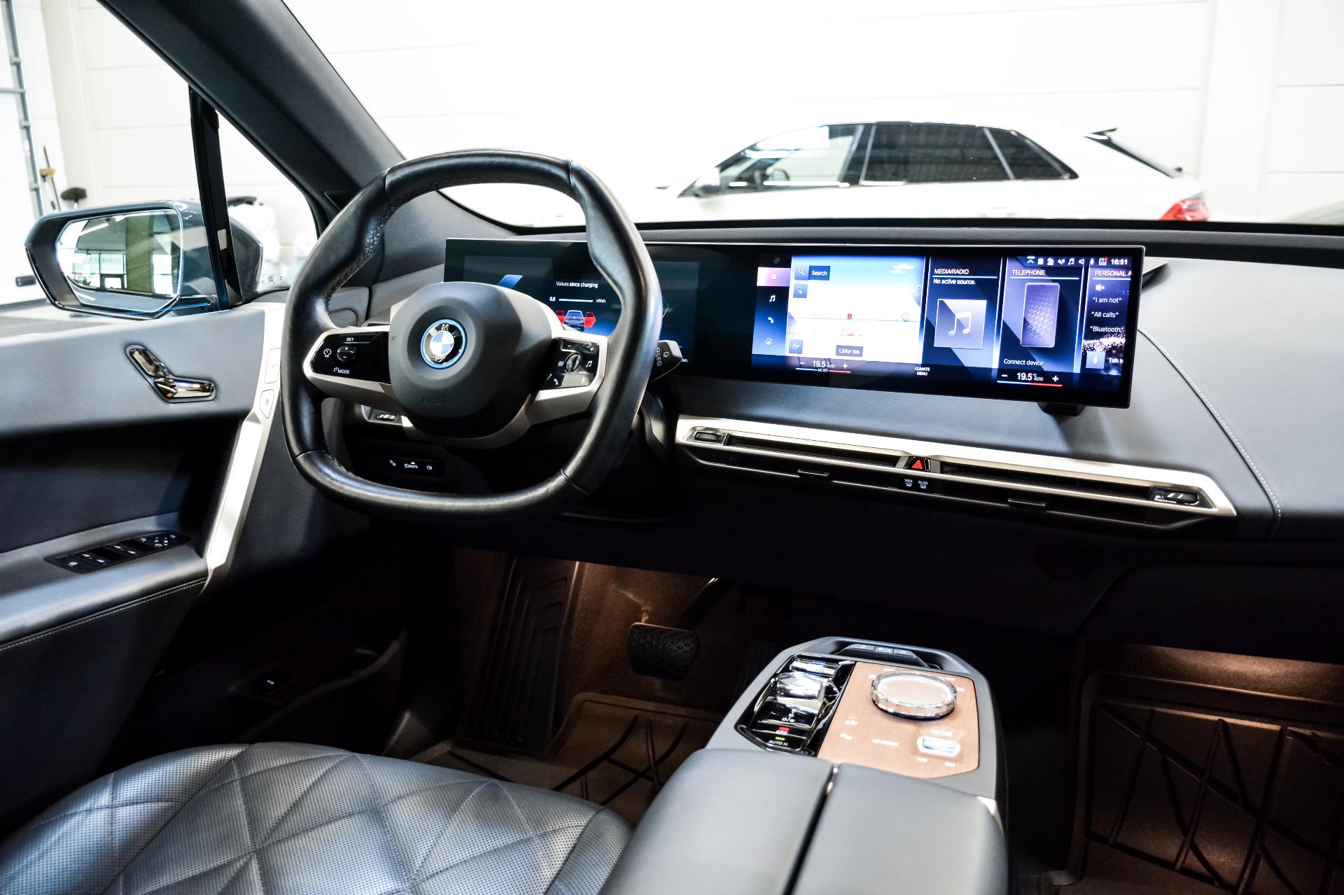 BMW iX xDrive 40 Sportpakett 240kW