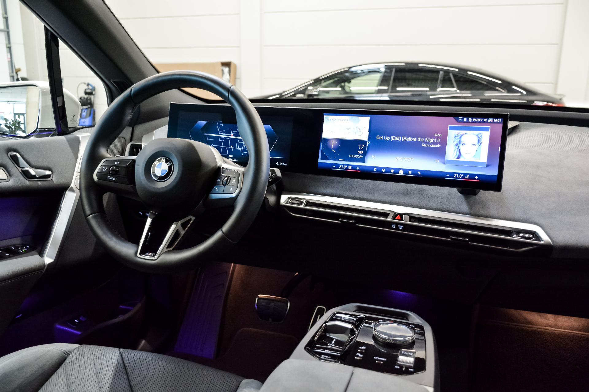 BMW iX xDrive 45 M Sport Pro pakett 300kW