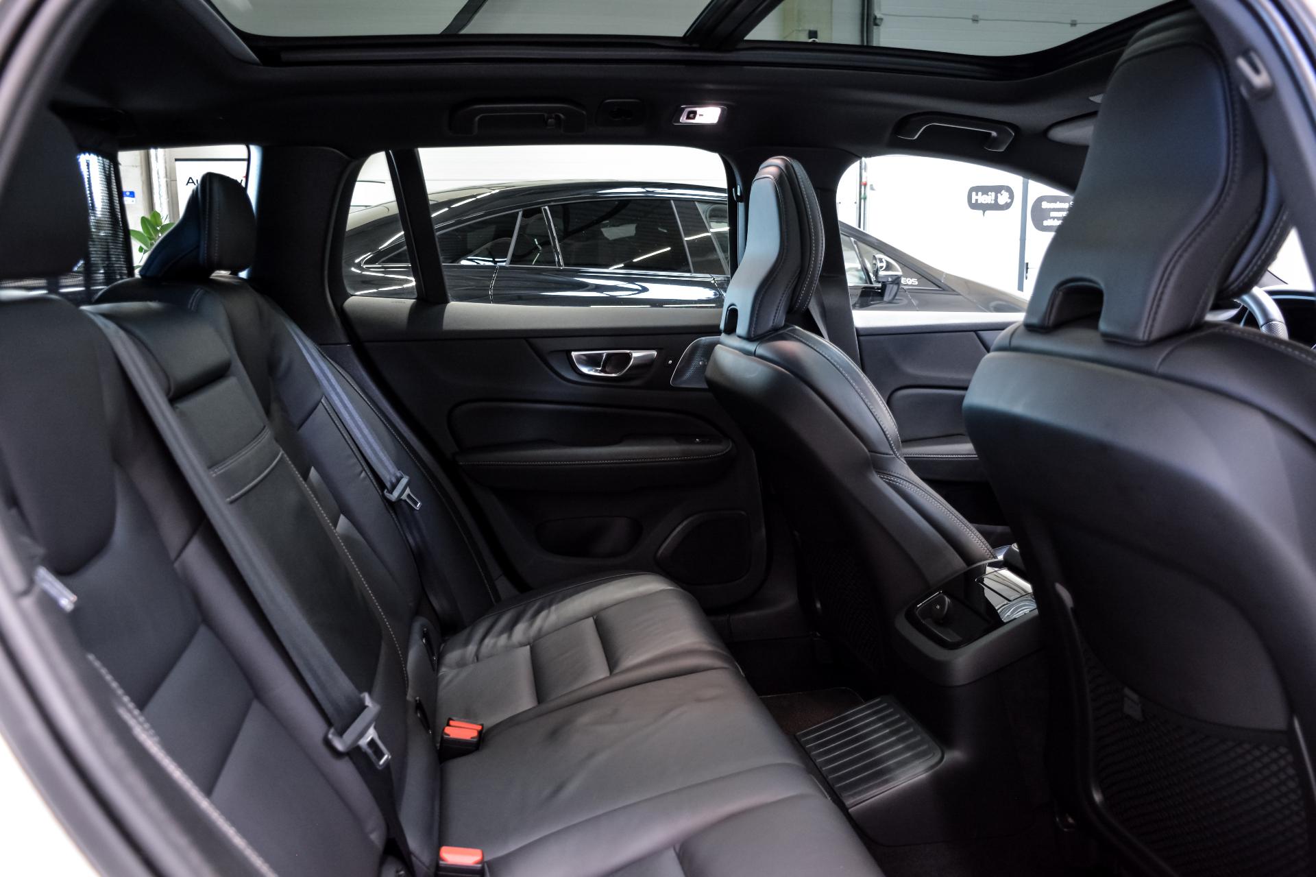 Volvo V60 R-Design T8 AWD Recharge 2.0 288kW