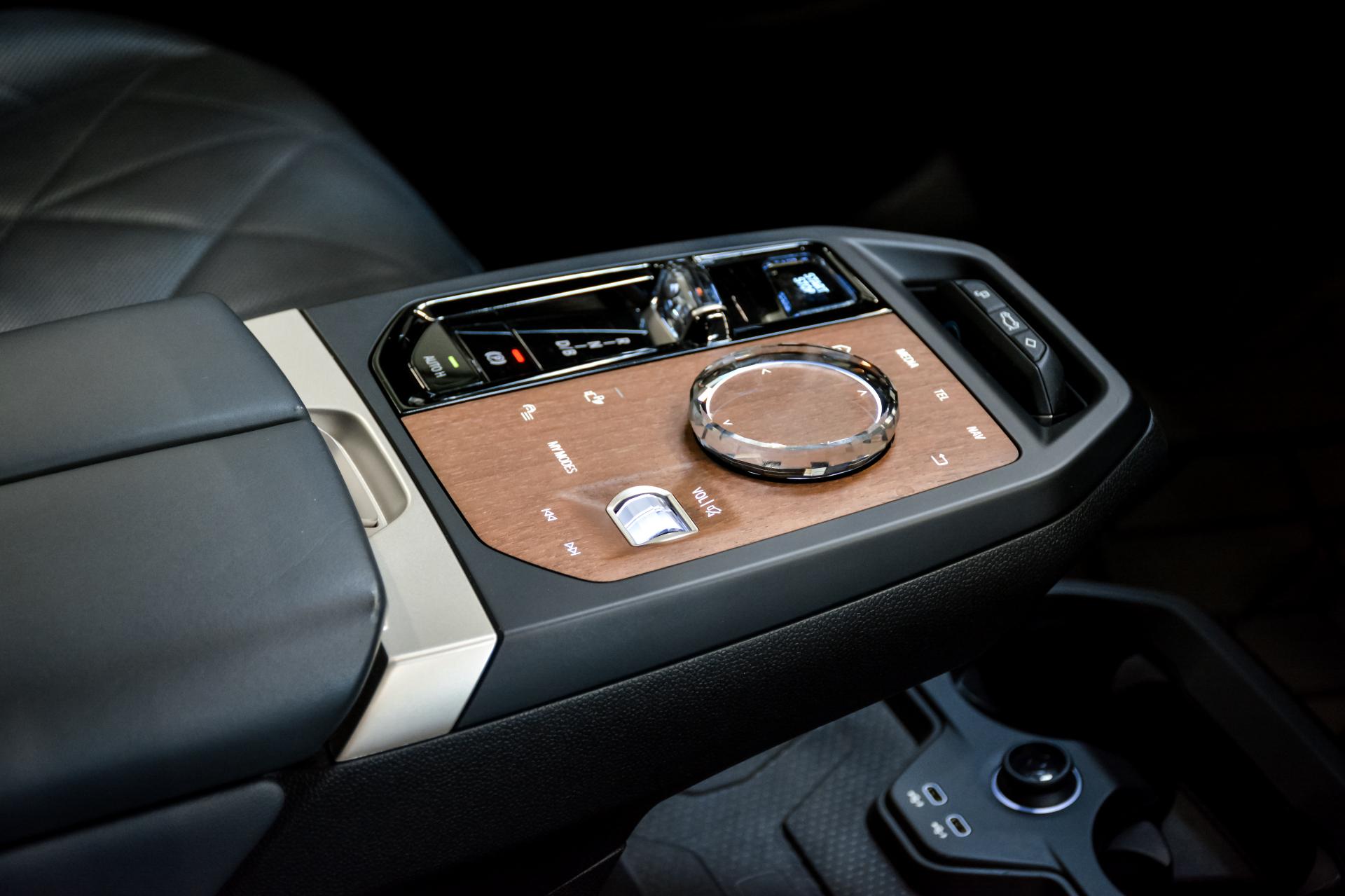 BMW iX xDrive 40 Sportpakett 240kW