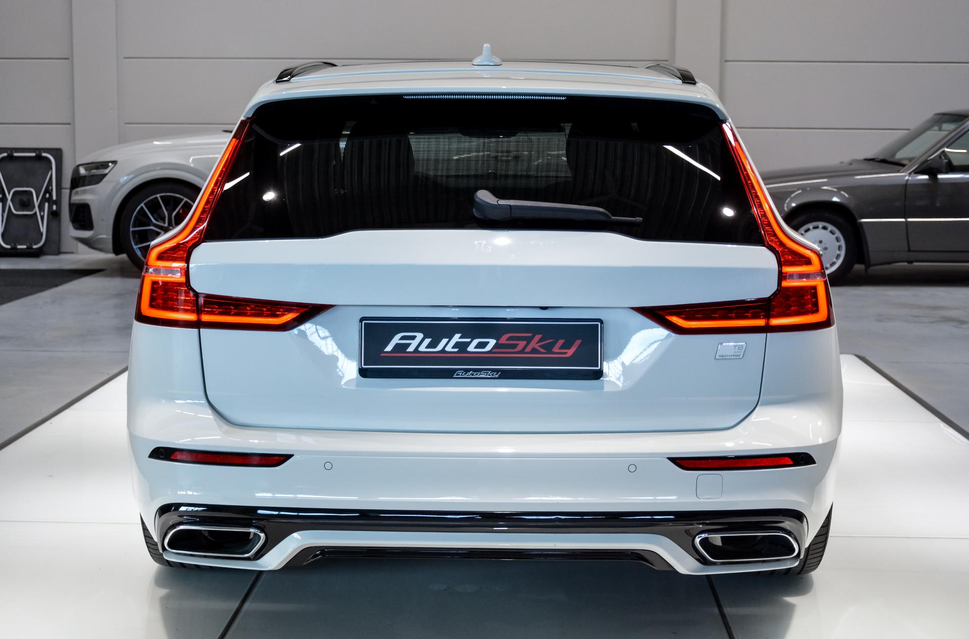 Volvo V60 R-Design T8 AWD Recharge 2.0 288kW