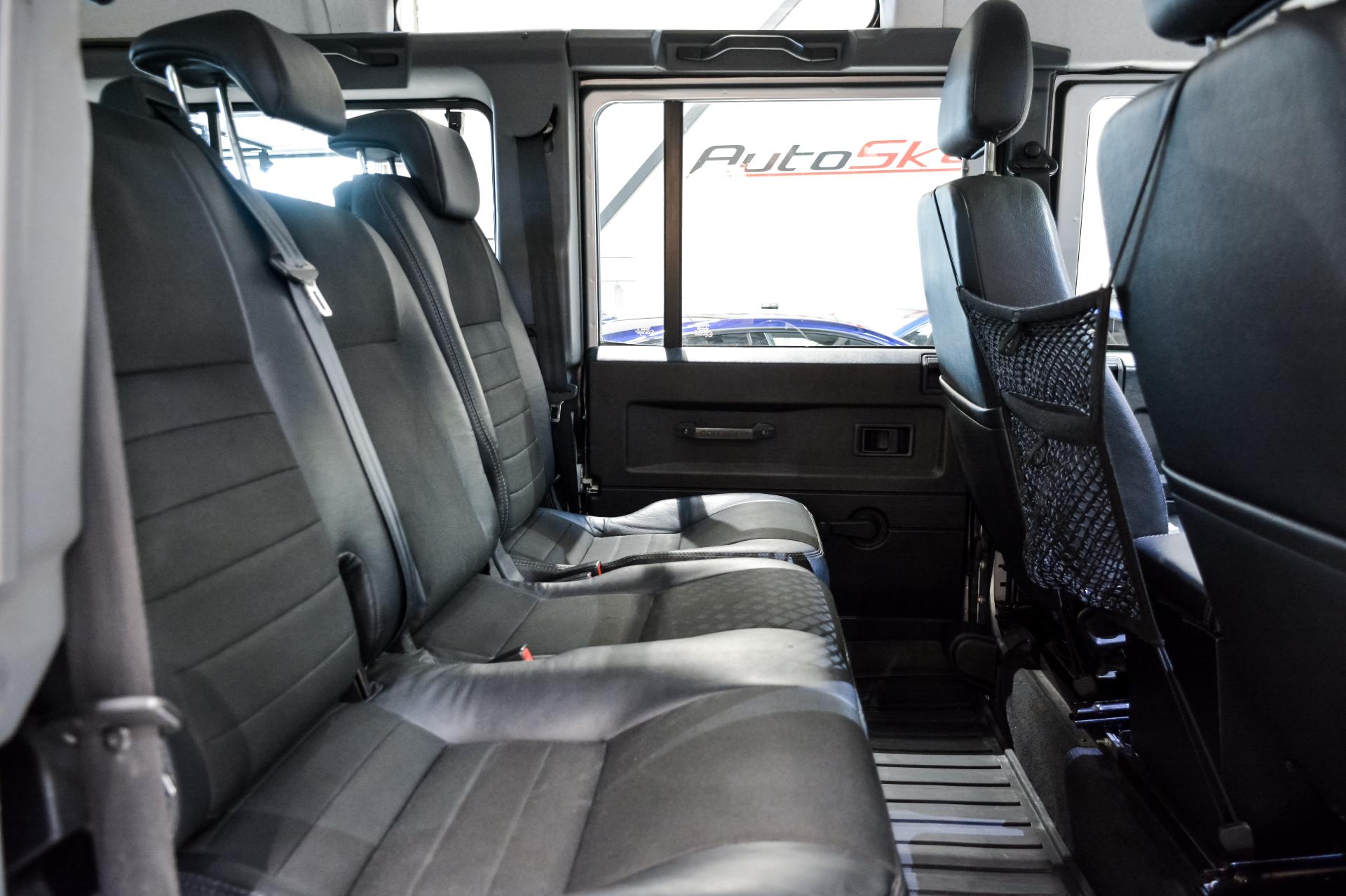 Land Rover Defender RAW Edition 1/150 N1 2.4 118kW
