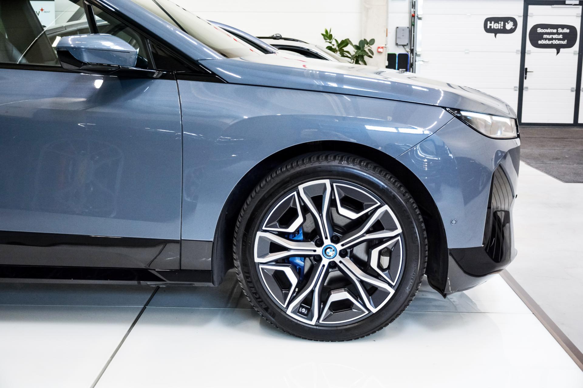 BMW iX xDrive 40 Sportpakett 240kW