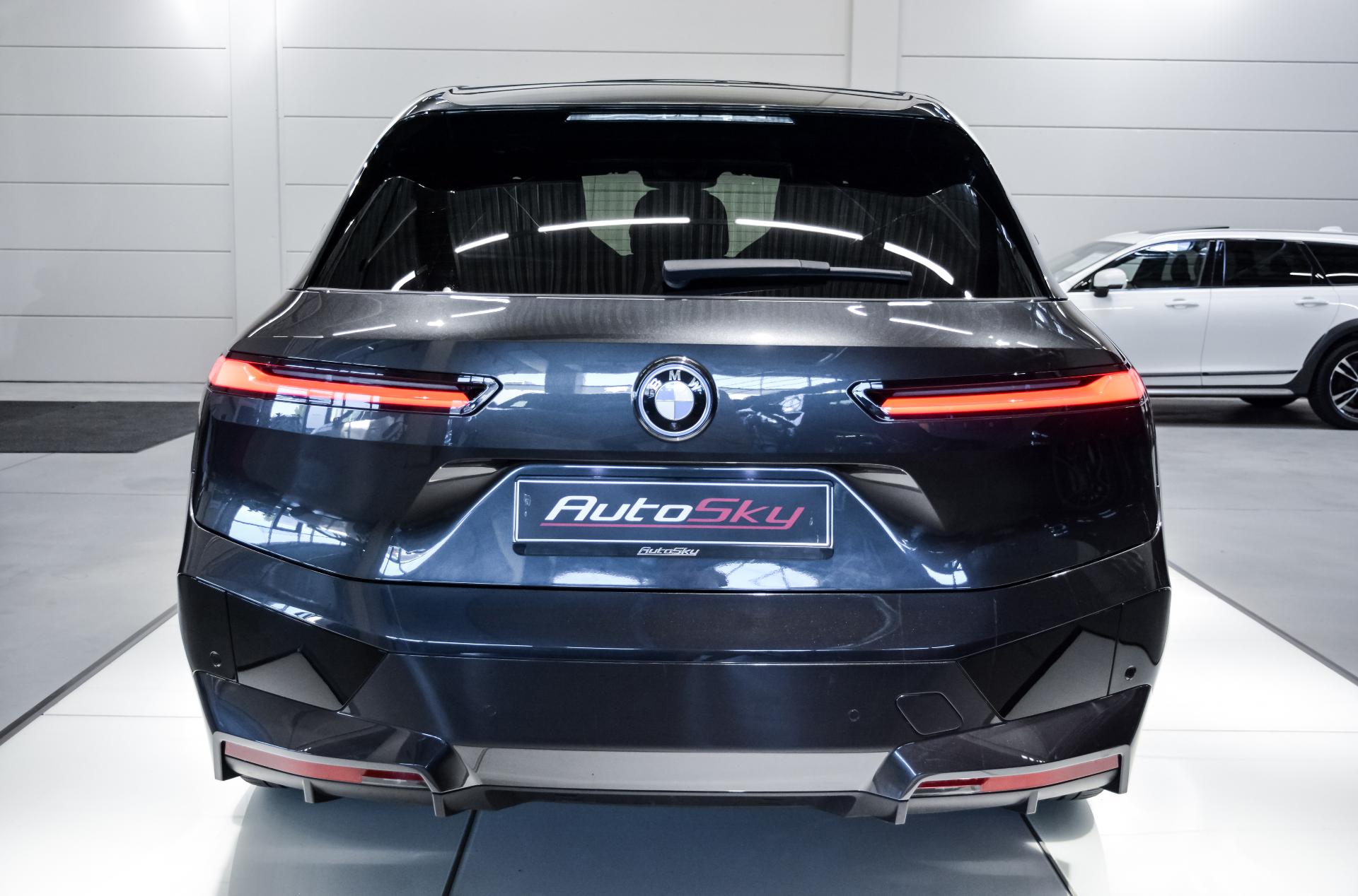 BMW iX xDrive 40 Sportpakett 240kW