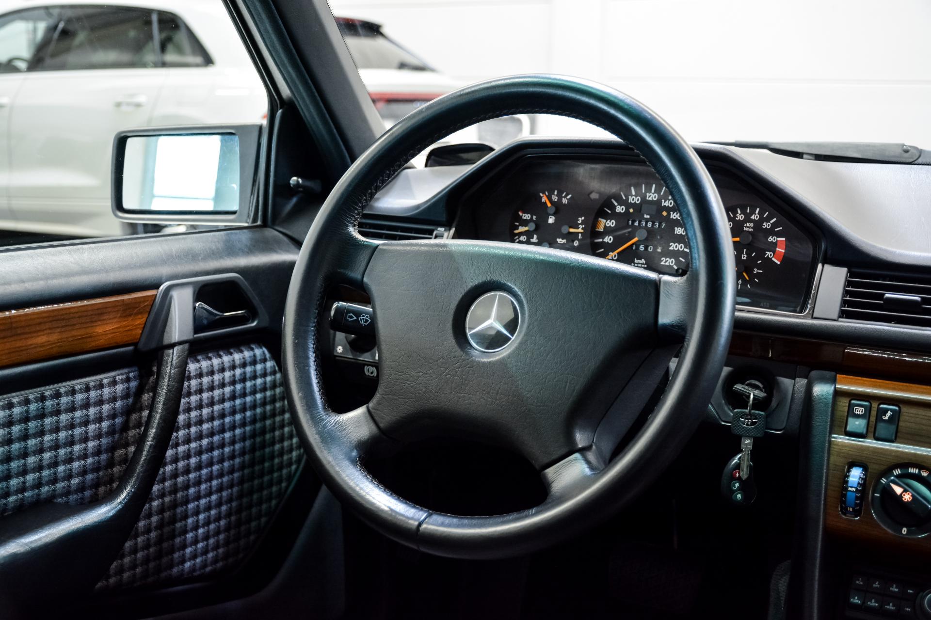 Mercedes-Benz E 230