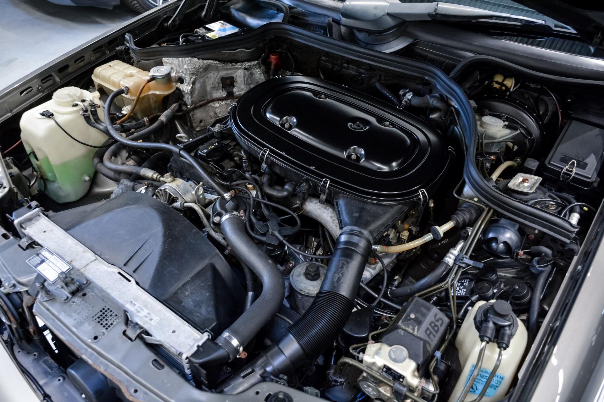 Mercedes-Benz E 230