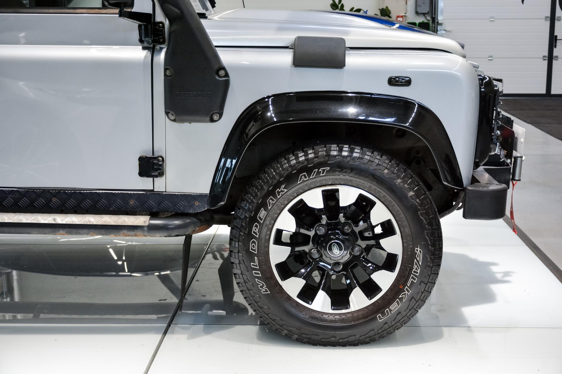 Land Rover Defender RAW Edition 1/150 N1 2.4 118kW