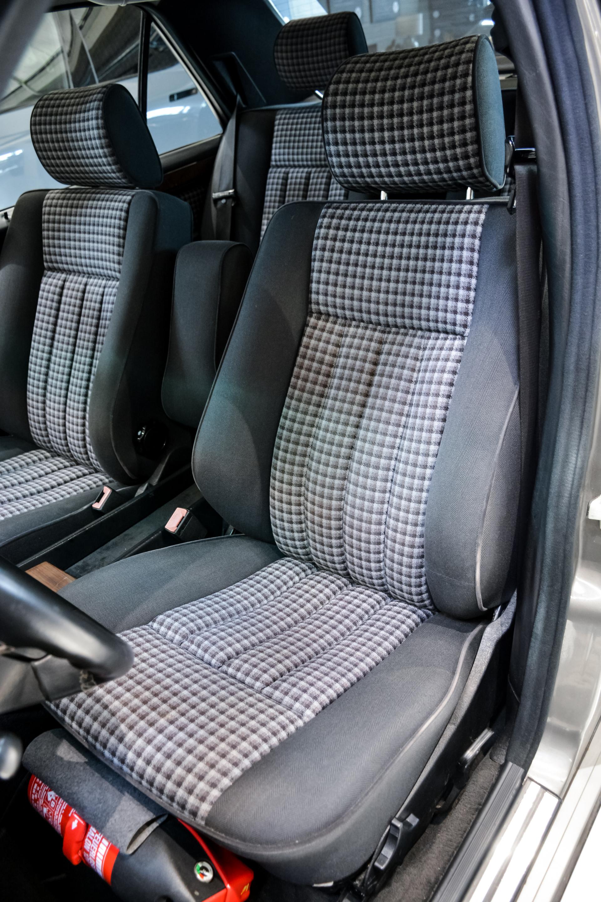Mercedes-Benz E 230