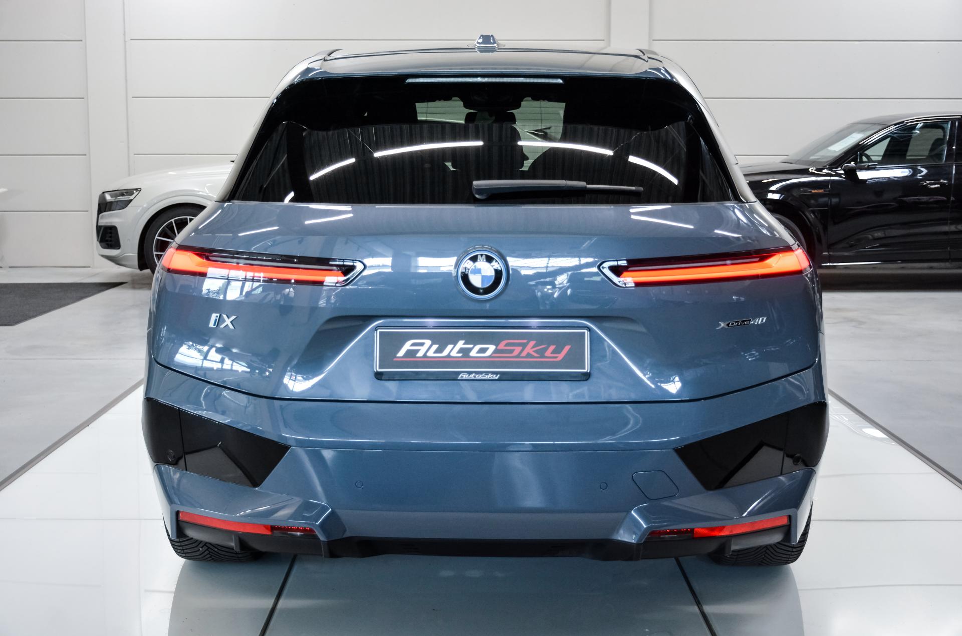BMW iX xDrive 40 Sportpakett 240kW