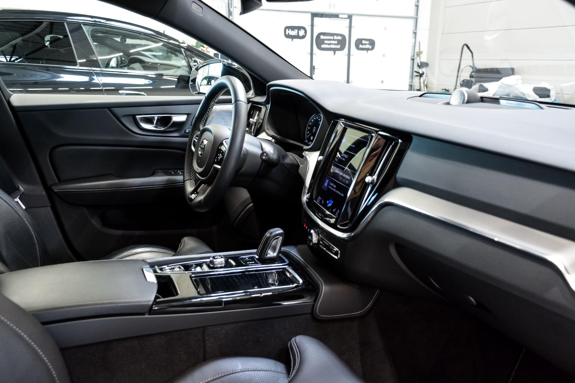 Volvo V60 R-Design T8 AWD Recharge 2.0 288kW