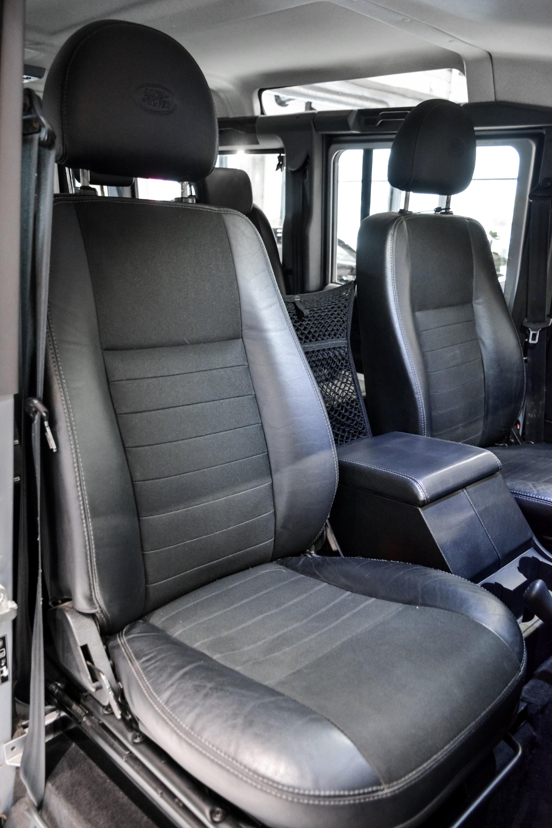 Land Rover Defender RAW Edition 1/150 N1 2.4 118kW