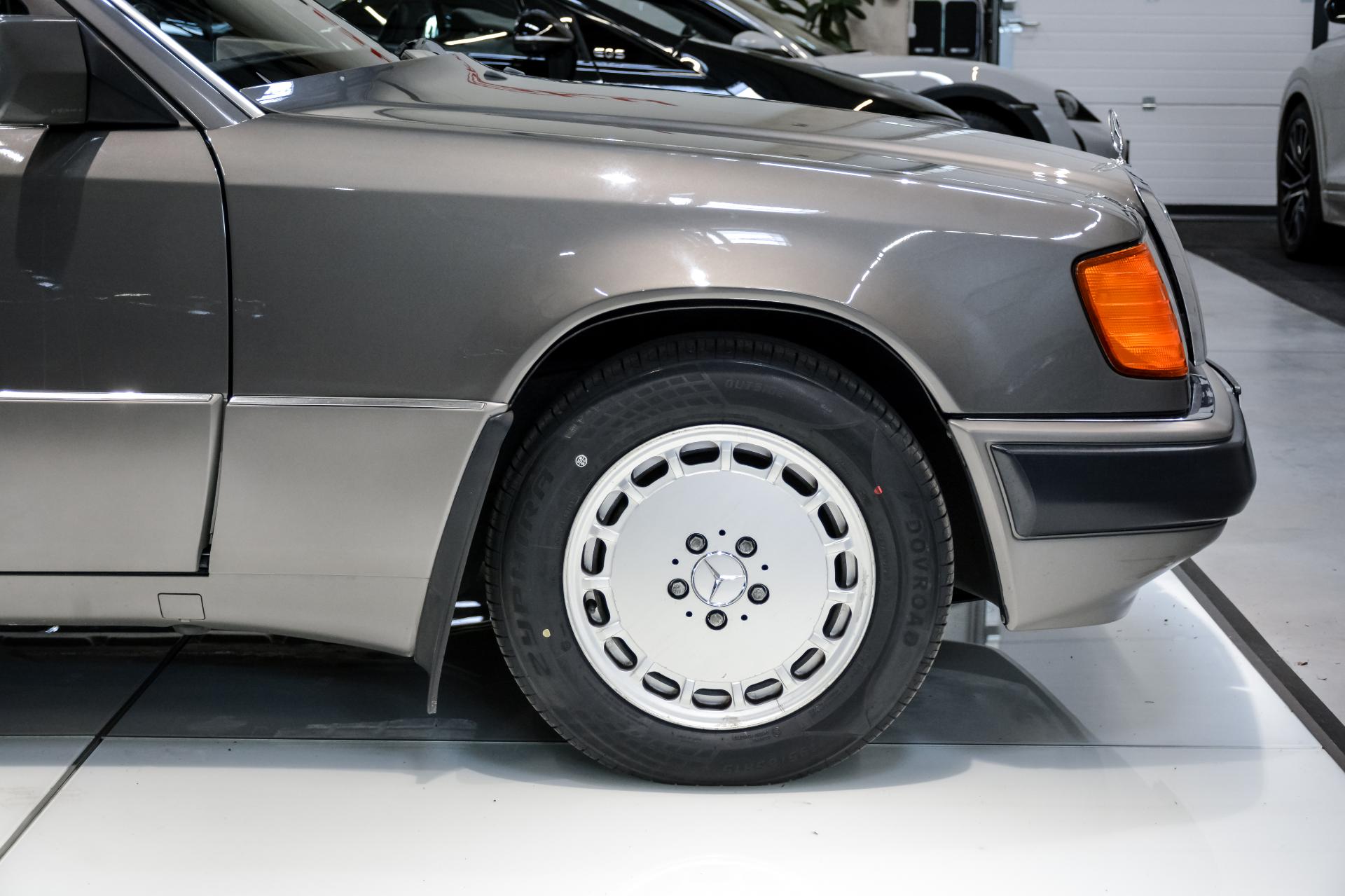Mercedes-Benz E 230