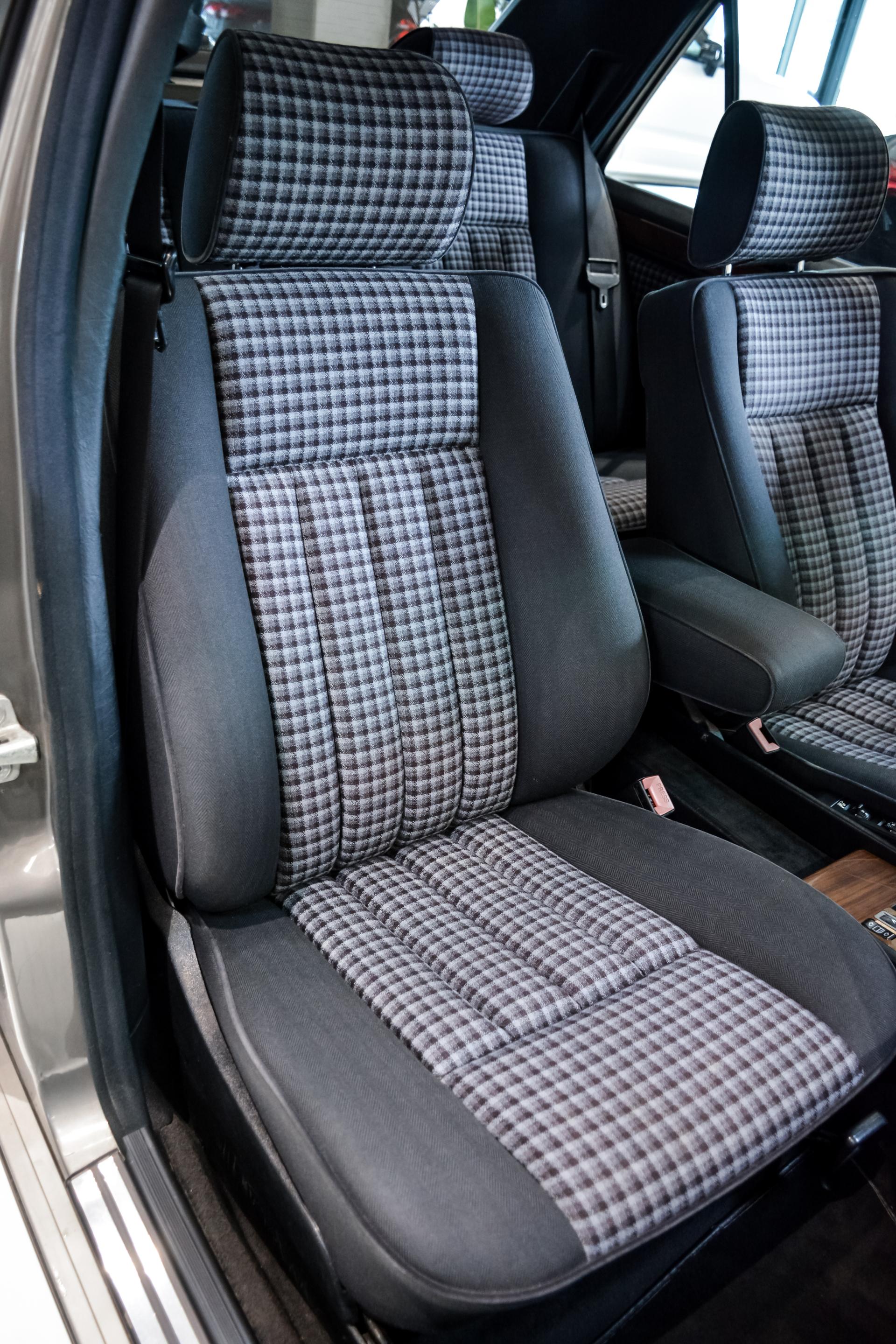 Mercedes-Benz E 230