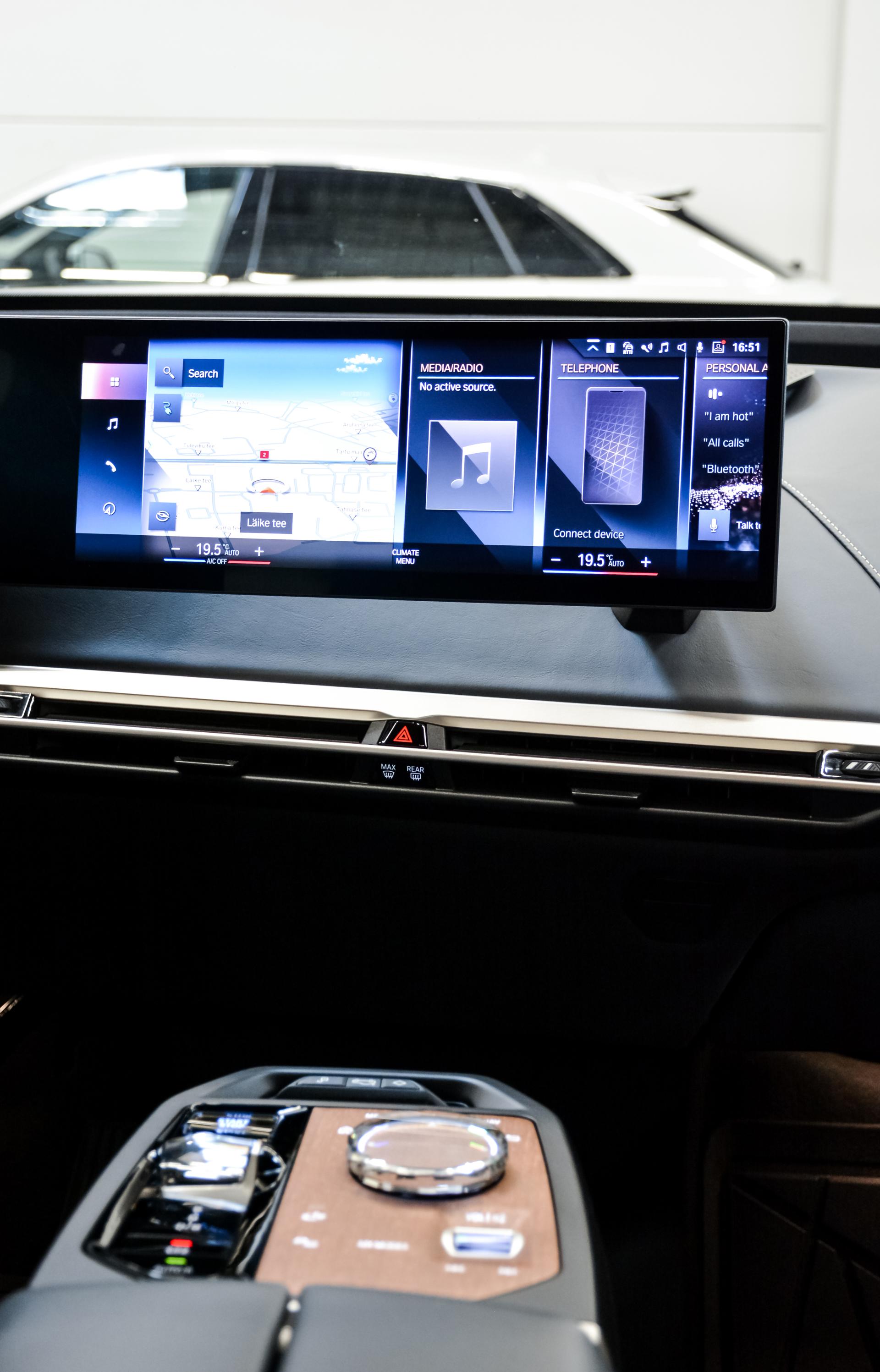 BMW iX xDrive 40 Sportpakett 240kW