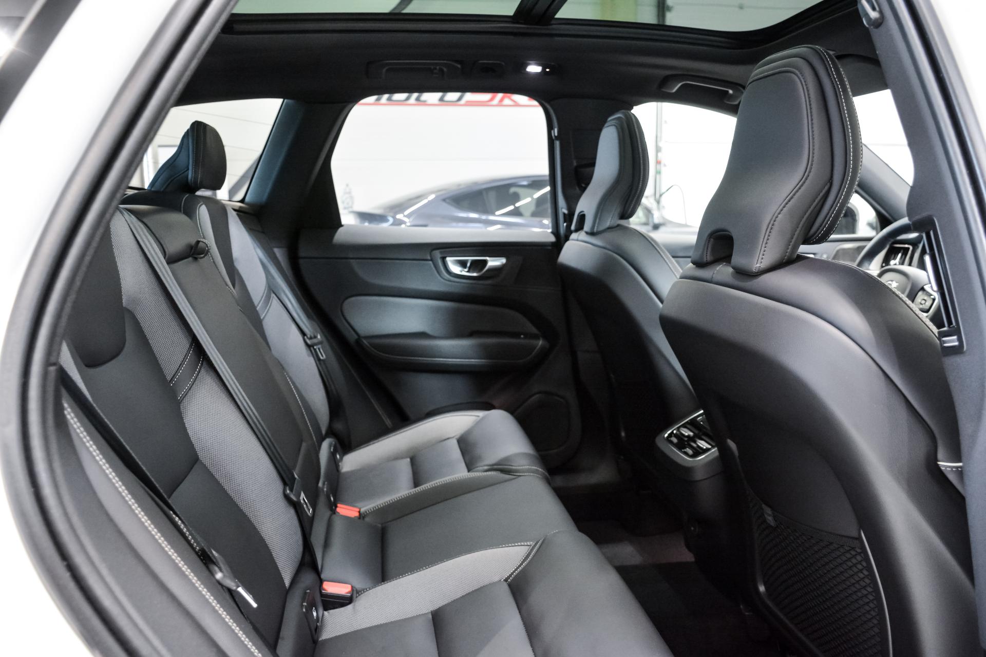 Volvo XC60 B4 AWD ULTIMATE DARK KERS Mild Hybrid 2.0 145kW